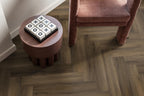 Spigato Avanto visgraat click SRC warm brown sfeer