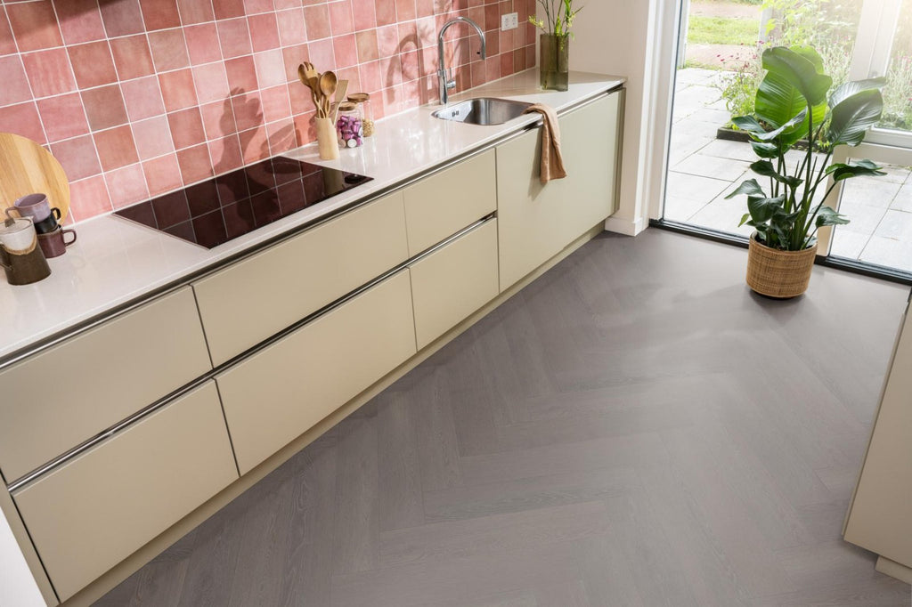 Herringbone dryback charcoal sfeer
