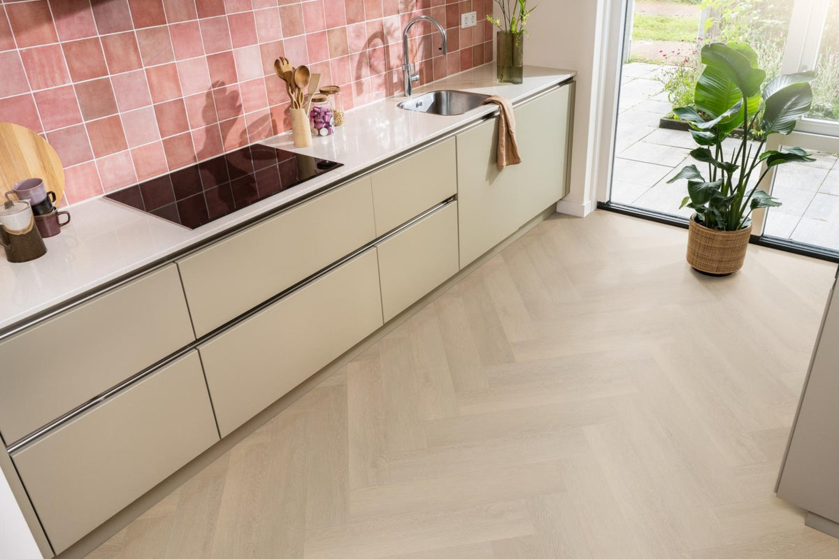 Herringbone dryback warm natural sfeer