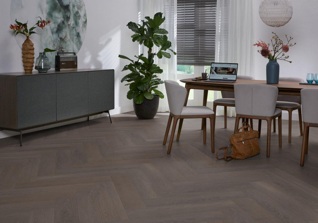 Herringbone click SRC charcoal sfeer