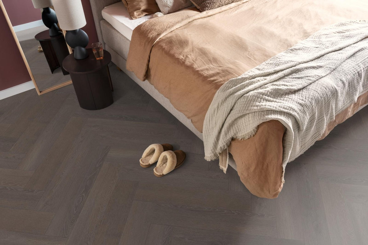 Herringbone click SRC charcoal sfeer
