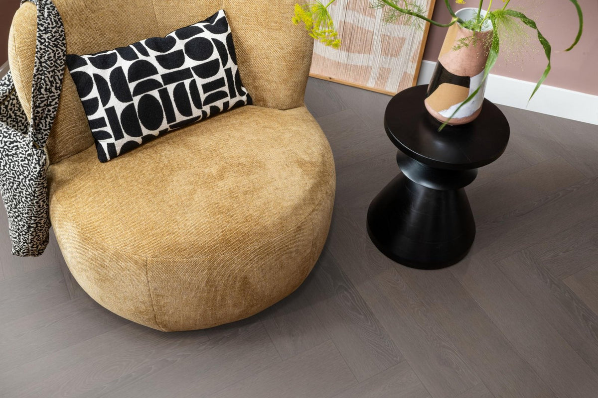 Herringbone click SRC charcoal sfeer