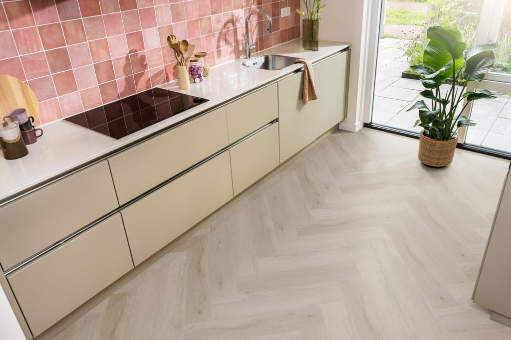 Spigato Vivero visgraat dryback light oak sfeer