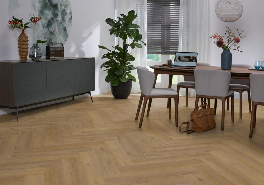 Spigato Vivero visgraat click SRC dark oak sfeer