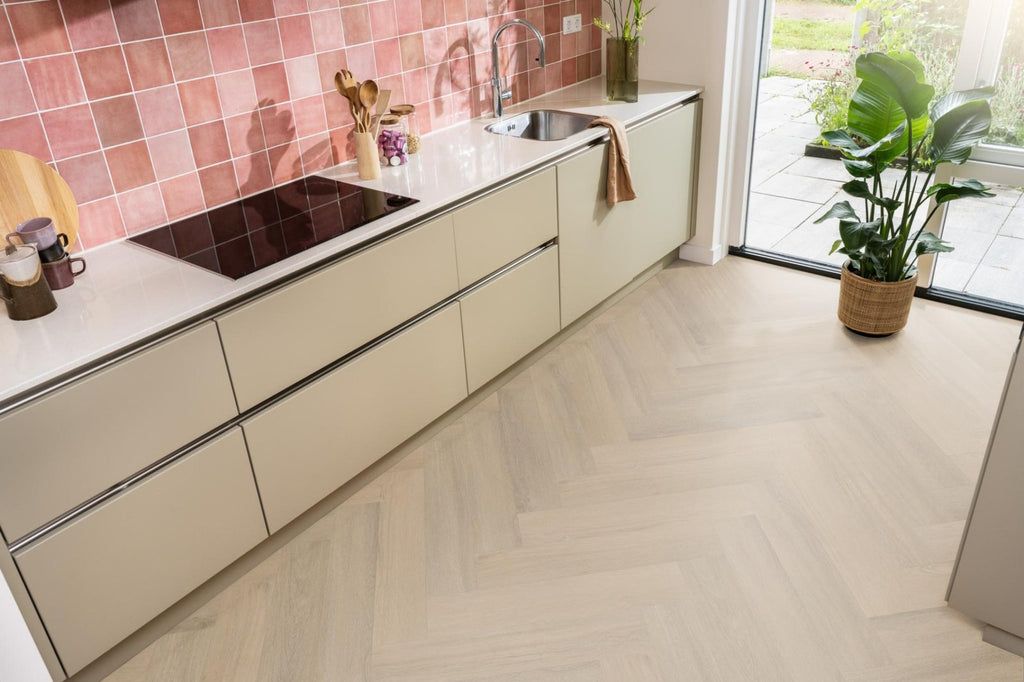 Spigato Viranto visgraat dryback warm beige sfeer