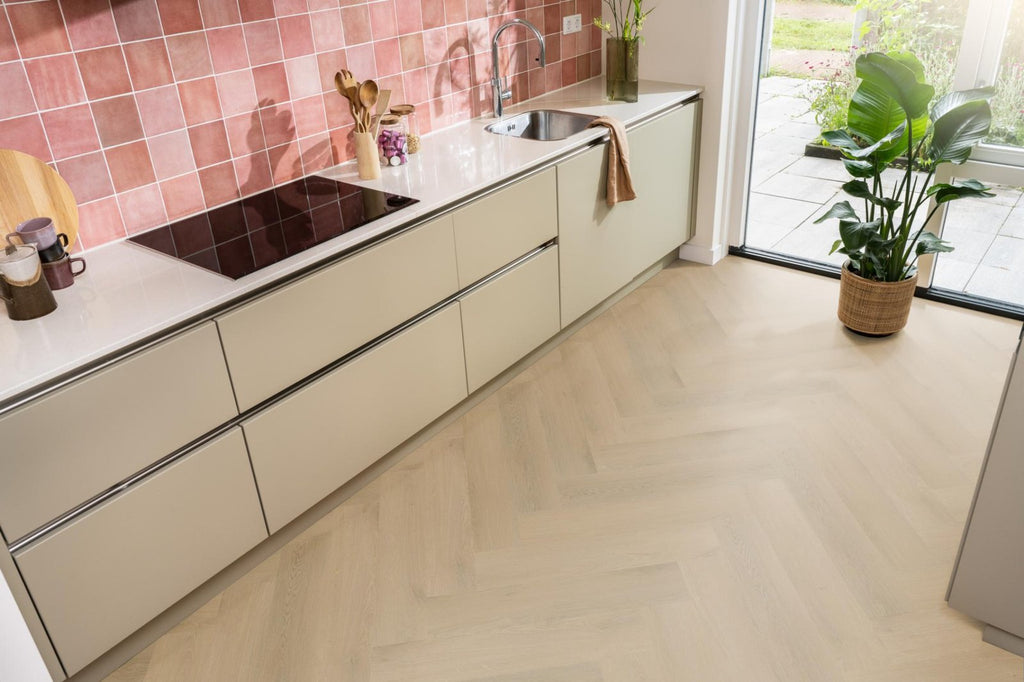 Spigato Navaro visgraat dryback light oak sfeer