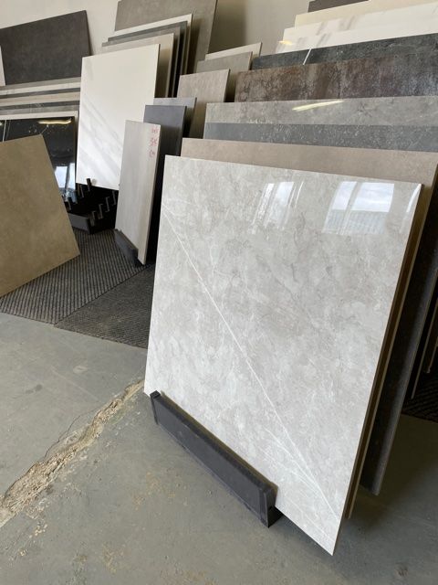 Dover Grey Hoogglans Tegel 60x60 cm sfeerbeeld