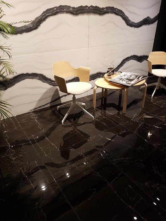 Nero Black hoogglans Tegel 60x60 cm sfeerbeeld